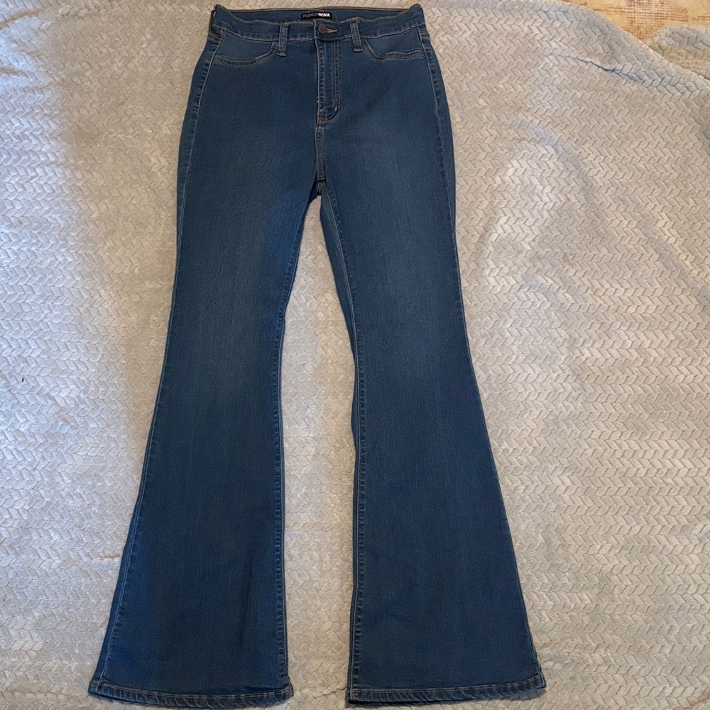 Fashion Nova Junior Flare Jeans